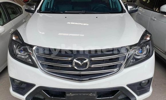 Buy Used Lexus LX 570 White Car in Amleang in Kampong Speu Province Buy Used Lexus LX 570 White Car in Amleang in Kampong Speu Province