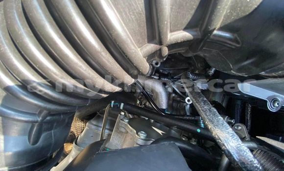 Buy Used Lexus LX 570 White Car in Amleang in Kampong Speu Province Buy Used Lexus LX 570 White Car in Amleang in Kampong Speu Province