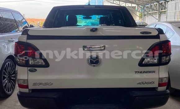 Buy Used Lexus LX 570 White Car in Amleang in Kampong Speu Province Buy Used Lexus LX 570 White Car in Amleang in Kampong Speu Province