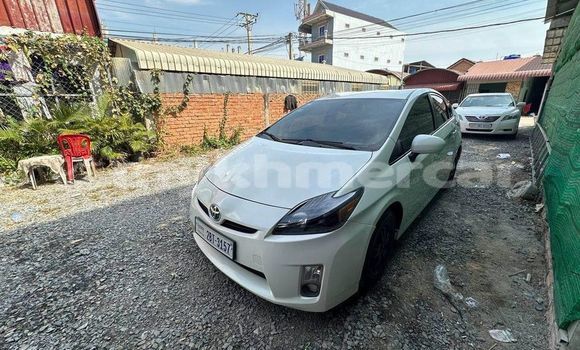 Acheter Occasion Voiture Toyota Prius Blanc à Chbar Mon, Kampong Speu Province Acheter Occasion Voiture Toyota Prius Blanc à Chbar Mon, Kampong Speu Province
