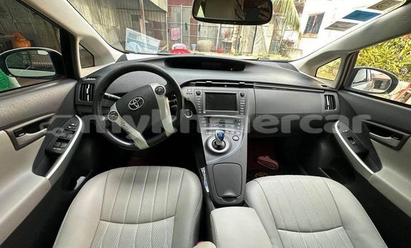 Acheter Occasion Voiture Toyota Prius Blanc à Chbar Mon, Kampong Speu Province Acheter Occasion Voiture Toyota Prius Blanc à Chbar Mon, Kampong Speu Province