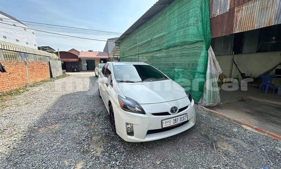 Acheter Occasion Voiture Toyota Prius Blanc à Chbar Mon, Kampong Speu Province Acheter Occasion Voiture Toyota Prius Blanc à Chbar Mon, Kampong Speu Province