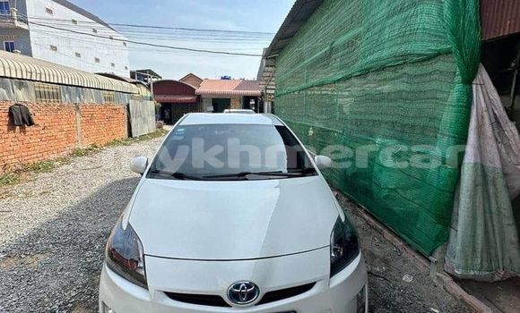 Acheter Occasion Voiture Toyota Prius Blanc à Chbar Mon, Kampong Speu Province Acheter Occasion Voiture Toyota Prius Blanc à Chbar Mon, Kampong Speu Province