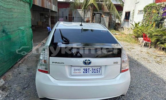 Acheter Occasion Voiture Toyota Prius Blanc à Chbar Mon, Kampong Speu Province Acheter Occasion Voiture Toyota Prius Blanc à Chbar Mon, Kampong Speu Province