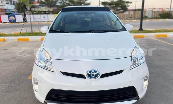 Buy Used Toyota Prius White Car in Chbar Mon in Kampong Speu Province Buy Used Toyota Prius White Car in Chbar Mon in Kampong Speu Province