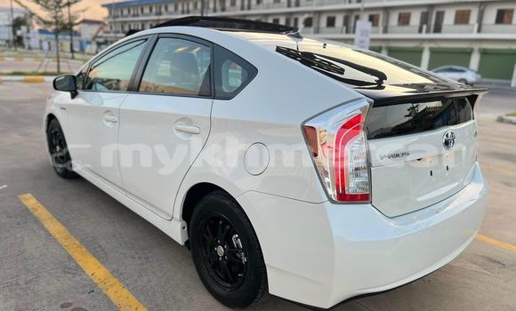 Buy Used Toyota Prius White Car in Chbar Mon in Kampong Speu Province Buy Used Toyota Prius White Car in Chbar Mon in Kampong Speu Province