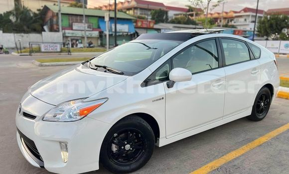 Buy Used Toyota Prius White Car in Chbar Mon in Kampong Speu Province Buy Used Toyota Prius White Car in Chbar Mon in Kampong Speu Province