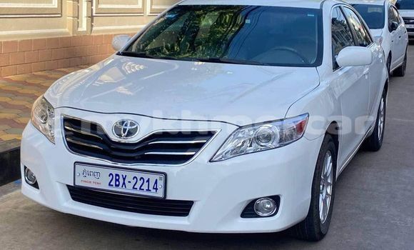 Acheter Occasion Voiture Toyota Camry Blanc à Cheom Ksan, Preah Vihear Province Acheter Occasion Voiture Toyota Camry Blanc à Cheom Ksan, Preah Vihear Province
