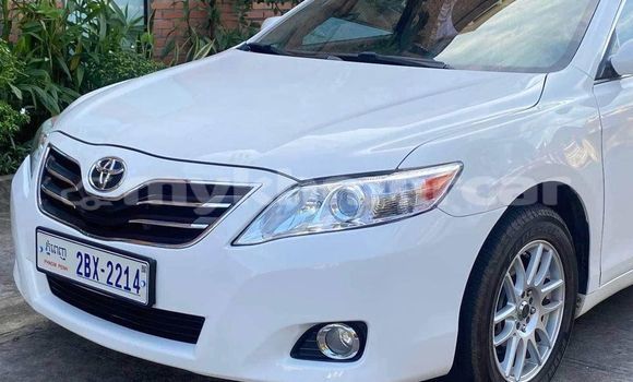 Acheter Occasion Voiture Toyota Camry Blanc à Cheom Ksan, Preah Vihear Province Acheter Occasion Voiture Toyota Camry Blanc à Cheom Ksan, Preah Vihear Province