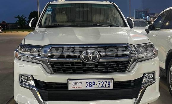 Acheter Occasion Voiture Toyota Land Cruiser Blanc à Bavet, Svay Rieng Province Acheter Occasion Voiture Toyota Land Cruiser Blanc à Bavet, Svay Rieng Province