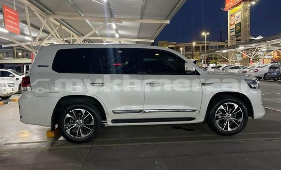 Acheter Occasion Voiture Toyota Land Cruiser Blanc à Bavet, Svay Rieng Province Acheter Occasion Voiture Toyota Land Cruiser Blanc à Bavet, Svay Rieng Province