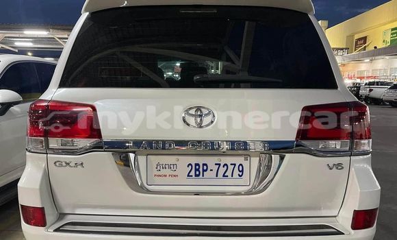Acheter Occasion Voiture Toyota Land Cruiser Blanc à Bavet, Svay Rieng Province Acheter Occasion Voiture Toyota Land Cruiser Blanc à Bavet, Svay Rieng Province