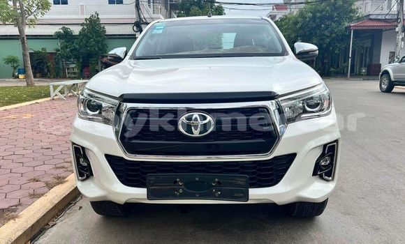 Buy Used Toyota Hiluxe Revo White Car in Cheom Ksan in Preah Vihear Province Buy Used Toyota Hiluxe Revo White Car in Cheom Ksan in Preah Vihear Province
