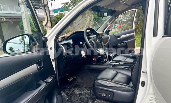 Buy Used Toyota Hiluxe Revo White Car in Cheom Ksan in Preah Vihear Province Buy Used Toyota Hiluxe Revo White Car in Cheom Ksan in Preah Vihear Province