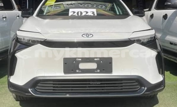 Buy Used Toyota Brevis White Car in Chbar Mon in Kampong Speu Province
