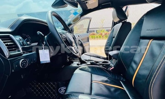 Buy Used Toyota Hilux Black Car in Chbar Mon in Kampong Speu Province Buy Used Toyota Hilux Black Car in Chbar Mon in Kampong Speu Province