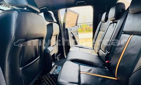 Buy Used Toyota Hilux Black Car in Chbar Mon in Kampong Speu Province Buy Used Toyota Hilux Black Car in Chbar Mon in Kampong Speu Province