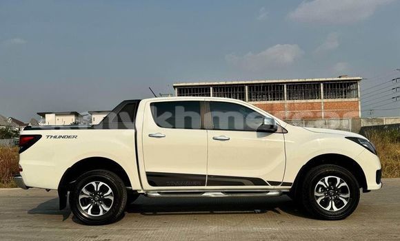 Acheter Occasion Voiture Mazda BT-50 Blanc à Bavet, Svay Rieng Province Acheter Occasion Voiture Mazda BT-50 Blanc à Bavet, Svay Rieng Province