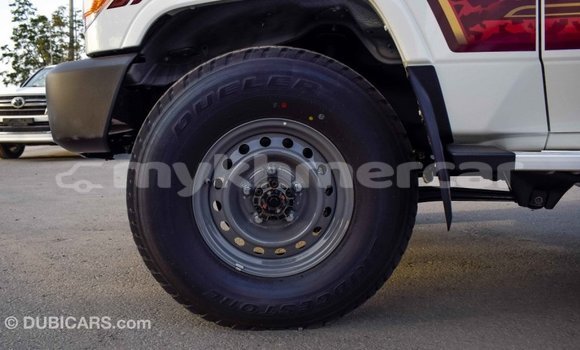 Acheter Import Voiture Toyota Land Cruiser Blanc à Import - Dubai, Kampot Province Acheter Import Voiture Toyota Land Cruiser Blanc à Import - Dubai, Kampot Province
