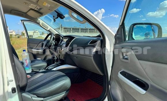 Acheter Occasion Voiture Mitsubishi Triton Blanc à Banteay Meanchey, Banteay Meanchey Province Acheter Occasion Voiture Mitsubishi Triton Blanc à Banteay Meanchey, Banteay Meanchey Province