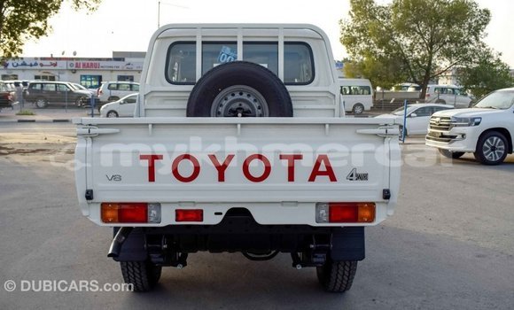 Acheter Import Voiture Toyota Land Cruiser Blanc à Import - Dubai, Kampot Province Acheter Import Voiture Toyota Land Cruiser Blanc à Import - Dubai, Kampot Province