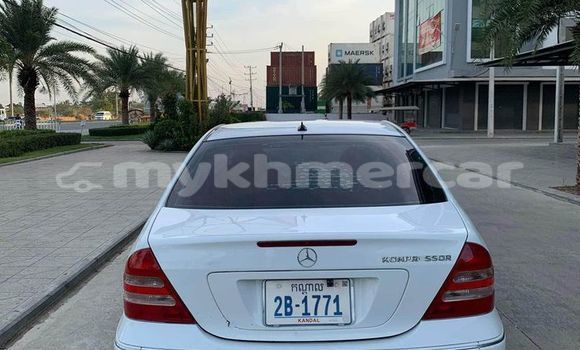 Acheter Occasion Voiture Mercedes-Benz C-Classe Blanc à Chbar Mon, Kampong Speu Province Acheter Occasion Voiture Mercedes-Benz C-Classe Blanc à Chbar Mon, Kampong Speu Province