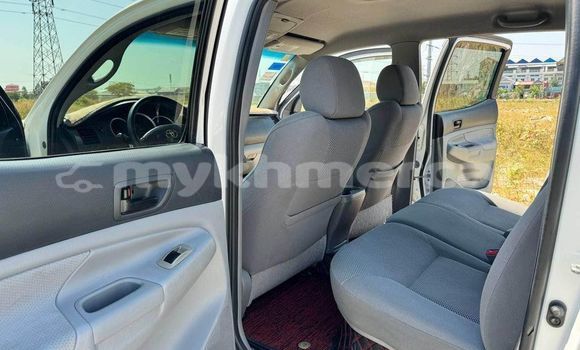 Acheter Occasion Voiture Toyota Tacoma Blanc à Chbar Mon, Kampong Speu Province Acheter Occasion Voiture Toyota Tacoma Blanc à Chbar Mon, Kampong Speu Province