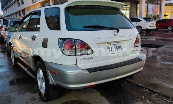 Buy Used Lexus RX 300 White Car in Chbar Mon in Kampong Speu Province Buy Used Lexus RX 300 White Car in Chbar Mon in Kampong Speu Province