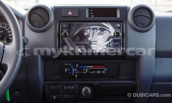 Acheter Import Voiture Toyota Land Cruiser Blanc à Import - Dubai, Kampot Province Acheter Import Voiture Toyota Land Cruiser Blanc à Import - Dubai, Kampot Province