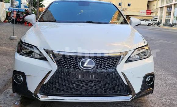 Buy Used Toyota Altezza White Car in Battambang in Battambang Province Buy Used Toyota Altezza White Car in Battambang in Battambang Province