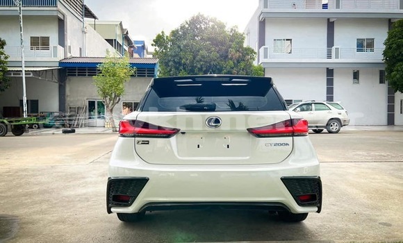 Buy Used Toyota Altezza White Car in Battambang in Battambang Province Buy Used Toyota Altezza White Car in Battambang in Battambang Province