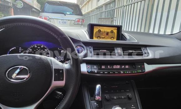 Buy Used Toyota Altezza White Car in Battambang in Battambang Province Buy Used Toyota Altezza White Car in Battambang in Battambang Province