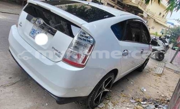 Buy Used Toyota Prius White Car in Bavet in Svay Rieng Province Buy Used Toyota Prius White Car in Bavet in Svay Rieng Province