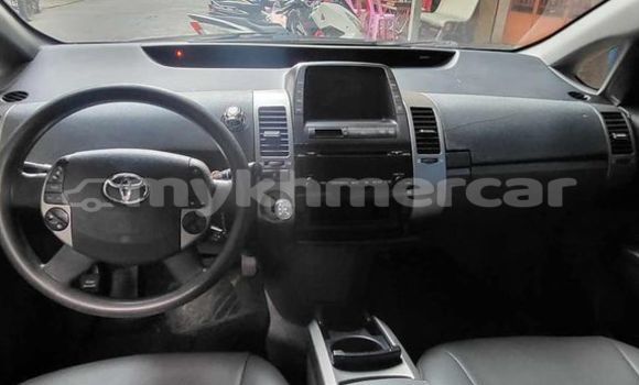 Buy Used Toyota Prius White Car in Bavet in Svay Rieng Province Buy Used Toyota Prius White Car in Bavet in Svay Rieng Province