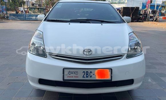 Buy Used Toyota Prius White Car in Dăm Thnăm in Kampot Province Buy Used Toyota Prius White Car in Dăm Thnăm in Kampot Province