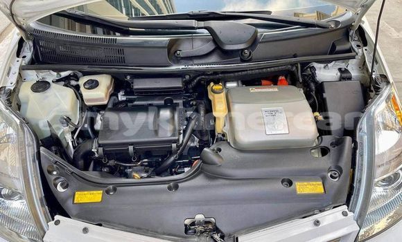 Buy Used Toyota Prius White Car in Dăm Thnăm in Kampot Province Buy Used Toyota Prius White Car in Dăm Thnăm in Kampot Province