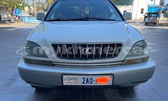 Buy Used Lexus CT White Car in Chbar Mon in Kampong Speu Province