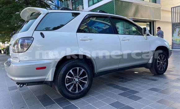 Buy Used Lexus CT White Car in Chbar Mon in Kampong Speu Province Buy Used Lexus CT White Car in Chbar Mon in Kampong Speu Province