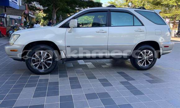 Buy Used Lexus CT White Car in Chbar Mon in Kampong Speu Province Buy Used Lexus CT White Car in Chbar Mon in Kampong Speu Province