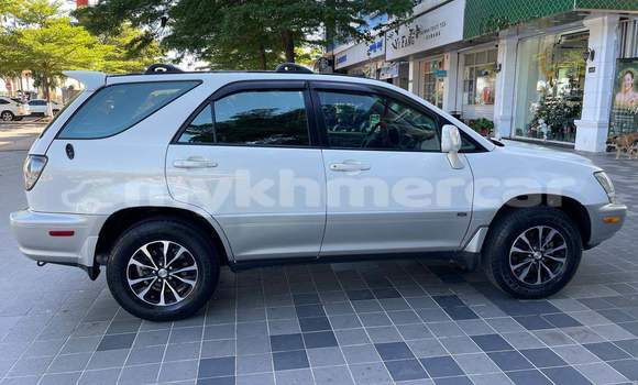 Buy Used Lexus CT White Car in Chbar Mon in Kampong Speu Province Buy Used Lexus CT White Car in Chbar Mon in Kampong Speu Province