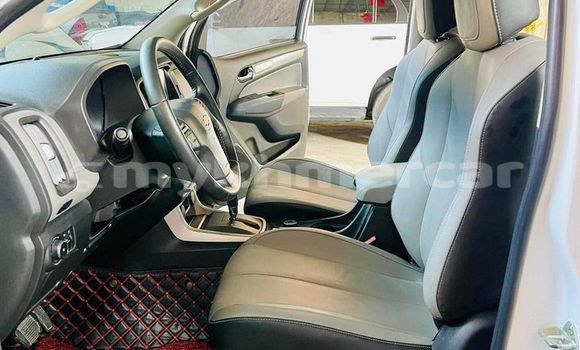 Buy Used Chevrolet Colorado White Car in Banlung in Ratanakiri Province