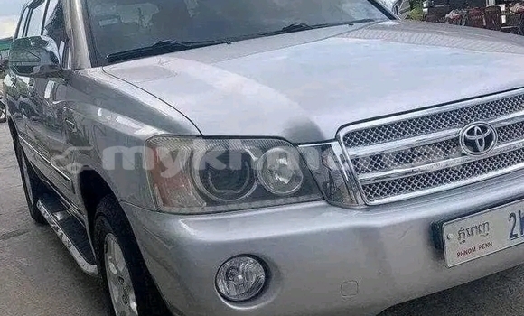 Buy Used Toyota Aqua White Car in Chbar Mon in Kampong Speu Province Buy Used Toyota Aqua White Car in Chbar Mon in Kampong Speu Province