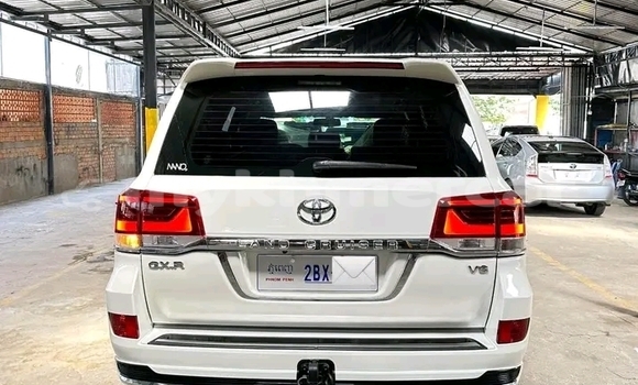 Buy Used Kia Lotze White Car in Dăm Thnăm in Kampot Province Buy Used Kia Lotze White Car in Dăm Thnăm in Kampot Province