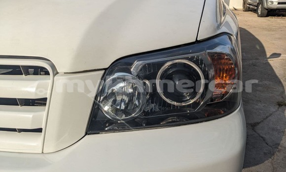 Buy Used Toyota Highlander White Car in Chbar Mon in Kampong Speu Province Buy Used Toyota Highlander White Car in Chbar Mon in Kampong Speu Province