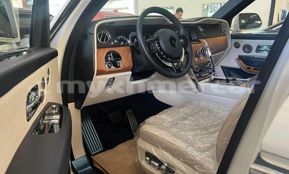 Buy Used Rolls-Royce Camargue White Car in Chbar Mon in Kampong Speu Province Buy Used Rolls-Royce Camargue White Car in Chbar Mon in Kampong Speu Province