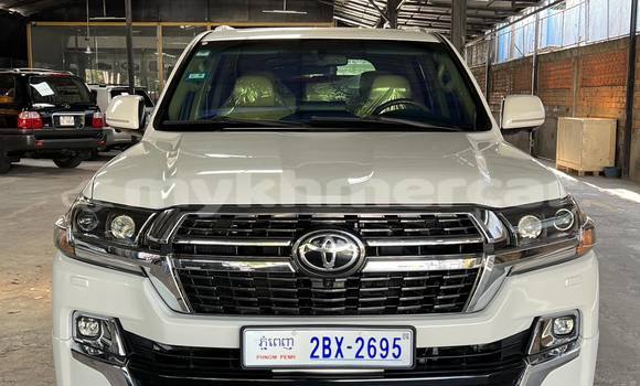 Buy Used Toyota Land Cruiser White Car in Chbar Mon in Kampong Speu Province Buy Used Toyota Land Cruiser White Car in Chbar Mon in Kampong Speu Province
