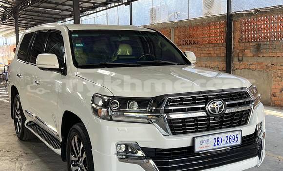 Buy Used Toyota Land Cruiser White Car in Chbar Mon in Kampong Speu Province Buy Used Toyota Land Cruiser White Car in Chbar Mon in Kampong Speu Province