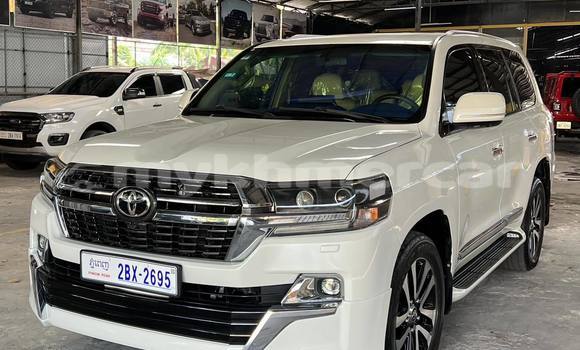 Buy Used Toyota Land Cruiser White Car in Chbar Mon in Kampong Speu Province Buy Used Toyota Land Cruiser White Car in Chbar Mon in Kampong Speu Province