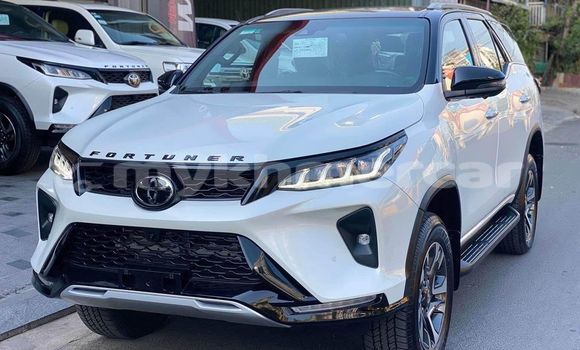 Buy Used Toyota Fortuner White Car in Battambang in Battambang Province Buy Used Toyota Fortuner White Car in Battambang in Battambang Province