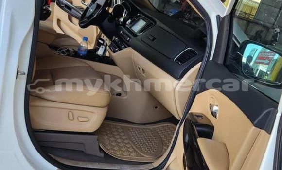 Buy Used Kia Carnival White Car in Battambang in Battambang Province Buy Used Kia Carnival White Car in Battambang in Battambang Province